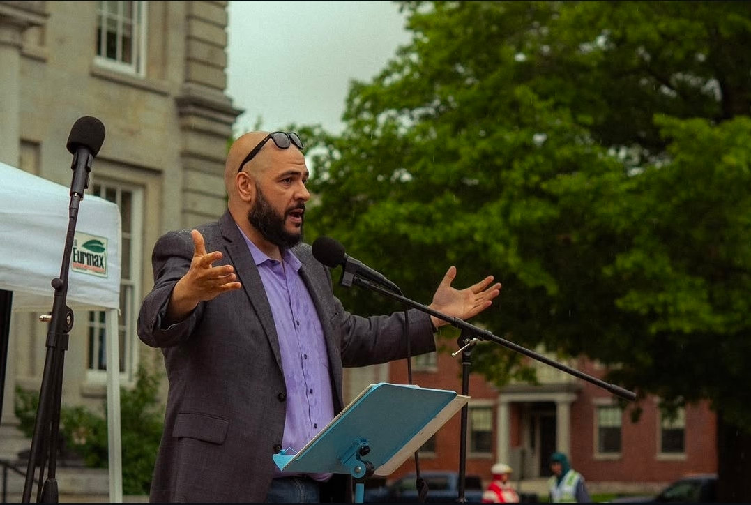 Arya Shams speaking at a community event